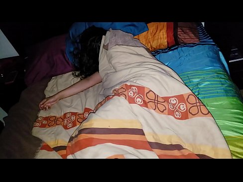 ❤️ Stiefson beréiert seng jonk Stéifmamm wärend hatt schléift. ❤️ Häre Porno op lb.cbddeluxe.top ❌